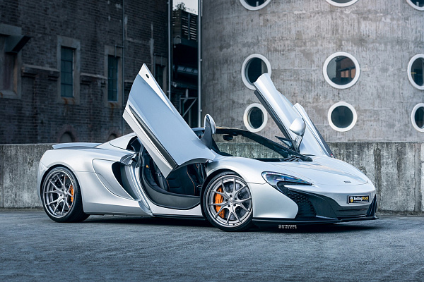 Фото дисков Strasse Wheels SM5R Deep Concave FS Сатиновый тонированный лак на McLaren 650S