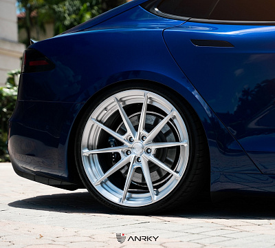 Фото дисков Anrky AN28 на Tesla Model S