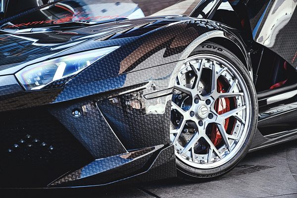 Фото дисков Savini SV84 Сатиновый лак на Lamborghini Aventador
