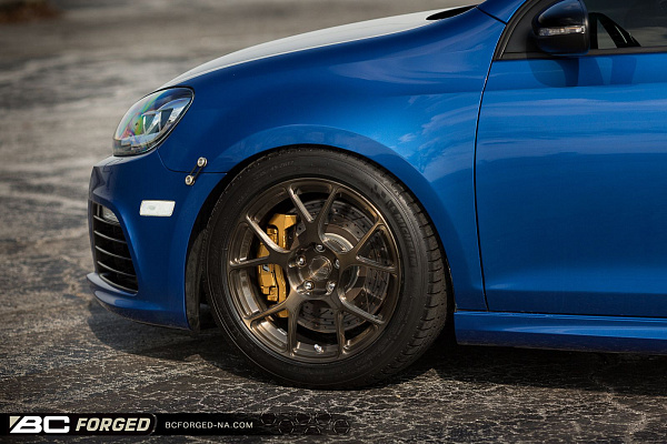 Фото дисков BC Forged RZ05 Глянцевая бронза на Volkswagen Golf VII