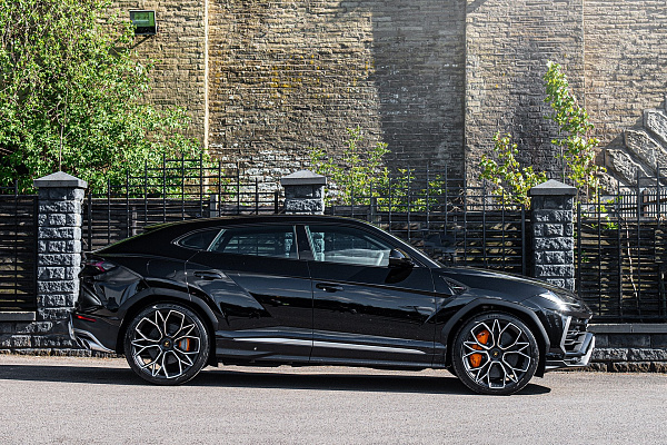 Фото дисков Kahn Type 53 Алмазная проточка на Lamborghini Urus