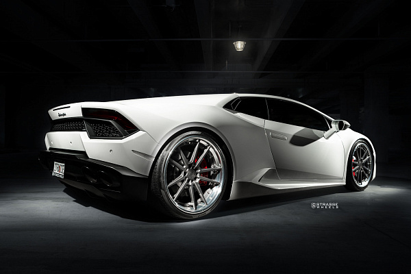 Фото дисков Strasse Wheels SV1 Deep Concave FS Другой цвет на Lamborghini Huracan