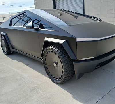 Фото дисков Giovanna Dicotto на Tesla Cybertruck