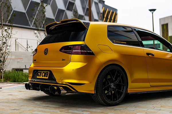 Фото дисков Bola FLE Черный глянец на Volkswagen Golf VII