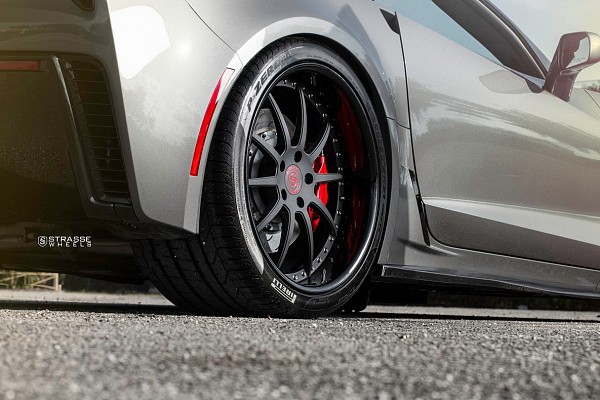 Фото дисков Strasse Wheels R10 Signature Черный сатин на Chevrolet Corvette C7