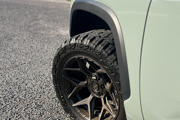 Фото дисков 4PLAY 4P06 Сатиновая бронза на Toyota Tundra III