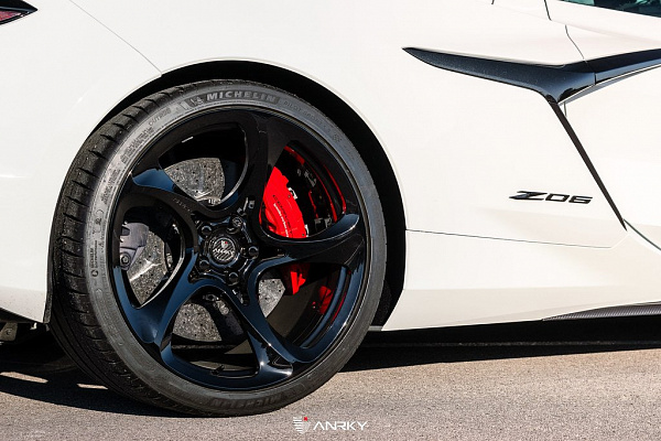 Фото дисков Anrky XR-105 Черный глянец на Chevrolet Corvette C8