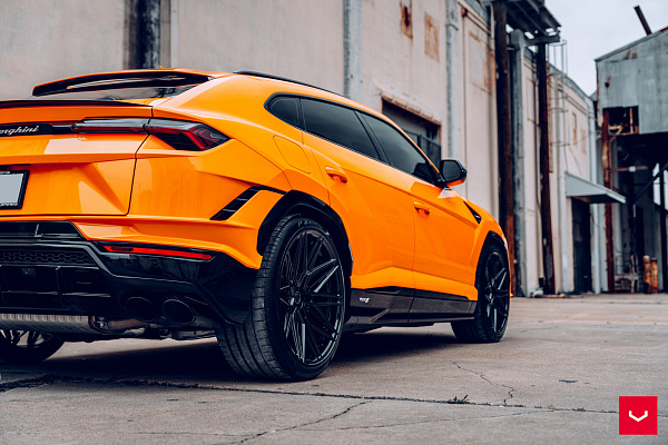 Фото дисков Vossen HF-7 Черный глянец на Lamborghini Urus