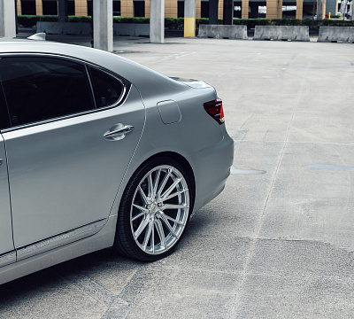 Фото дисков Vossen HF-4T на Lexus LS IV