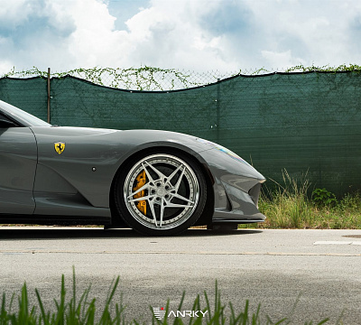 Фото дисков Anrky S3-X3 на Ferrari 812