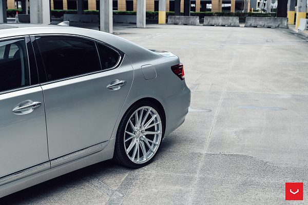 Фото дисков Vossen HF-4T Серебро на Lexus LS IV