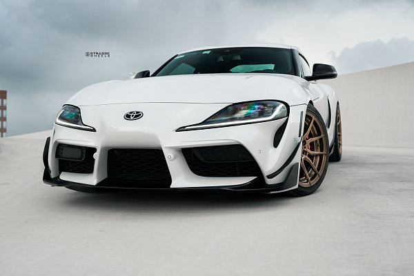 Фото дисков Strasse Wheels SV5 Deep Concave Duoblock Сатиновое темное золото на Toyota Supra A90