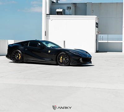Фото дисков Anrky AN38 на Ferrari 812