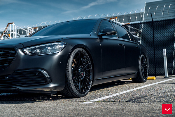 Фото дисков Vossen HF-8 Черный глянец на Mercedes-Benz S-Class (W223)