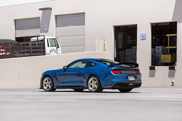Фото дисков HRE C105 Глянцевое золото на Ford Mustang VI