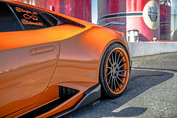 Фото дисков Strasse Wheels SV15T Deep Concave FS Другой цвет на Lamborghini Huracan