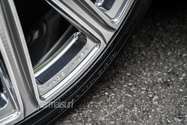 Фото дисков Vossen UV-2 Глянцевый лак на Land Rover Range Rover Velar