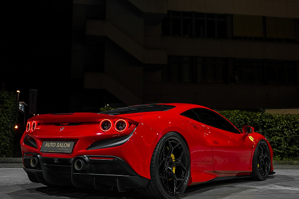 Фото дисков Radi8 R804.C Черный глянец на Ferrari F8