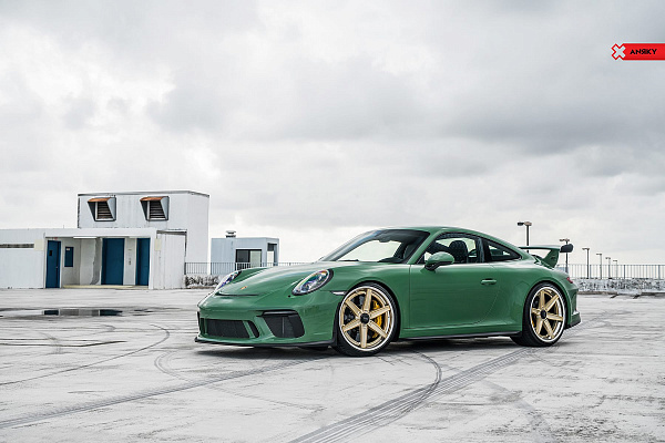 Фото дисков Anrky AN36 Глянцевая шампань на Porsche 911 VII