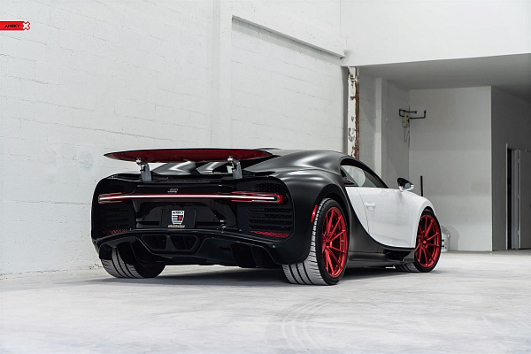 Фото дисков Anrky AN13 Красный сатин на Bugatti Chiron