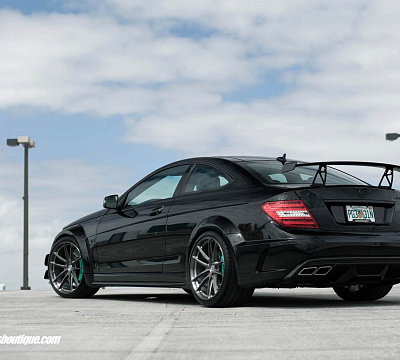 Фото дисков HRE P104 на Mercedes-Benz C-Class (W204)