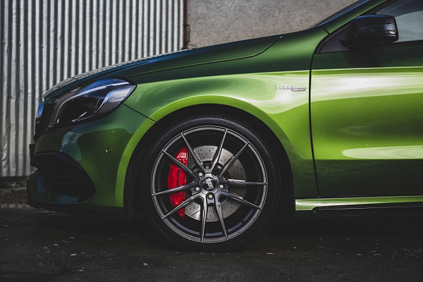 Фото дисков Bola FLD Глянцевый графит на Mercedes-Benz A-Class (W176)