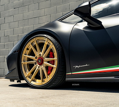 Фото дисков Strasse Wheels SV12 Deep Concave Duoblock на Lamborghini Huracan
