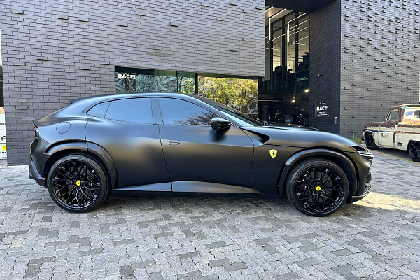 Фото дисков HRE P200 Черный глянец на Ferrari Purosangue
