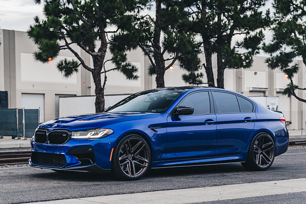 Фото дисков Brixton Forged BF01 Сатиновая темная бронза на BMW 5/M5 (G30/F90)