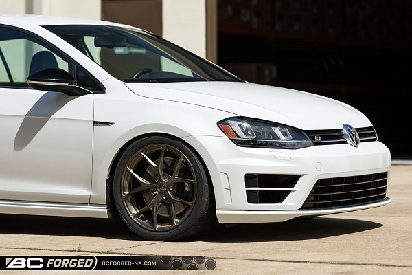 Фото дисков BC Forged RZ21 Глянцевая бронза на Volkswagen Golf VII