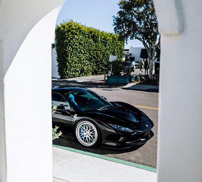 Фото дисков HRE 300 на Ferrari F8