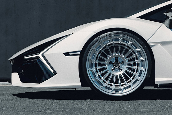 Фото дисков Brixton Forged TR11 AERO1 Полированный лак на Lamborghini Revuelto