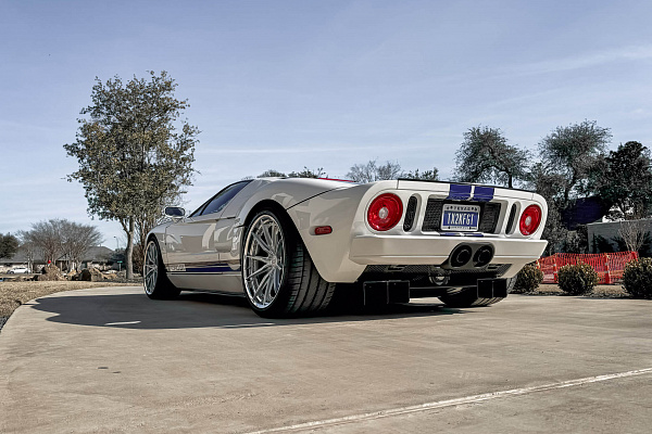 Фото дисков HRE S104SC Глянцевый лак на Ford GT I