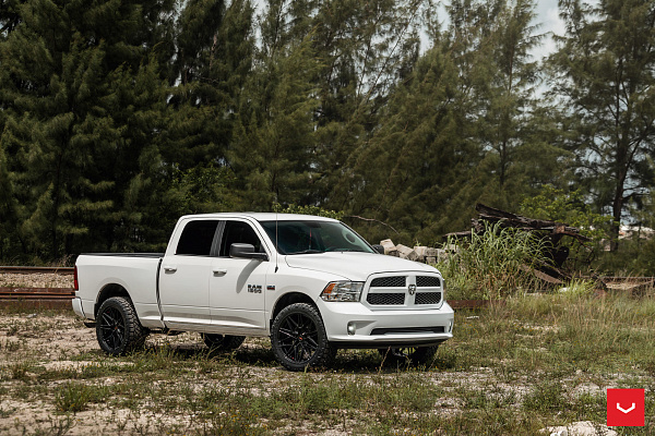 Фото дисков Vossen HF-7 Черный глянец на Ram 1500 IV