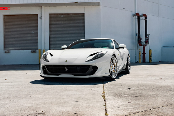 Фото дисков Anrky AN28 Полированный лак на Ferrari 812