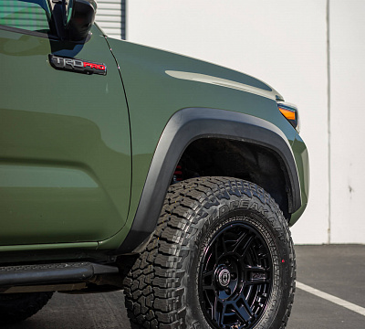 Фото дисков HRE FT1 на Toyota Tacoma III