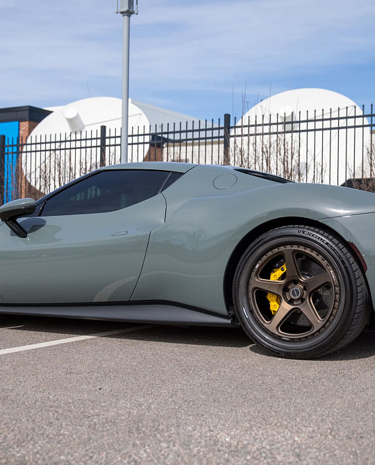 Фото дисков TR05 Сатиновая бронза на Ferrari 296