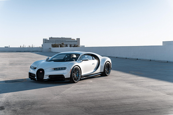 Фото дисков HRE P103 Глянцевый темный лак на Bugatti Chiron