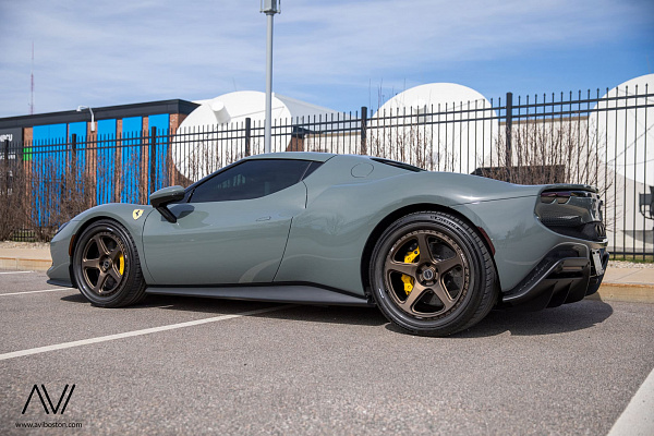 Фото дисков Brixton Forged TR05 Сатиновая бронза на Ferrari 296
