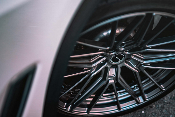 Фото дисков Brixton Forged VL4 Глянцевый графит на BMW X5/X5 M (G05/G18/F95)