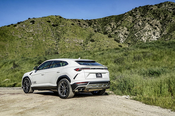 Фото дисков Savini SV-F4 Сатиновый темный лак на Lamborghini Urus