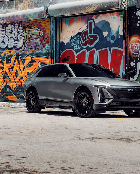 Фото дисков HF-8 Черный глянец на Cadillac Lyriq