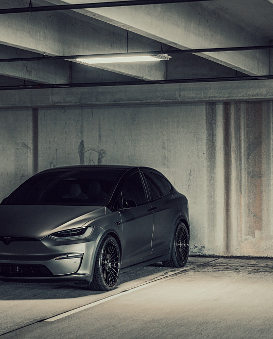 Фото дисков HF-8 Черный глянец на Tesla Model X