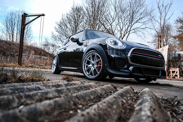 Фото дисков Bola FLE Глянцевый лак на MINI Cooper III