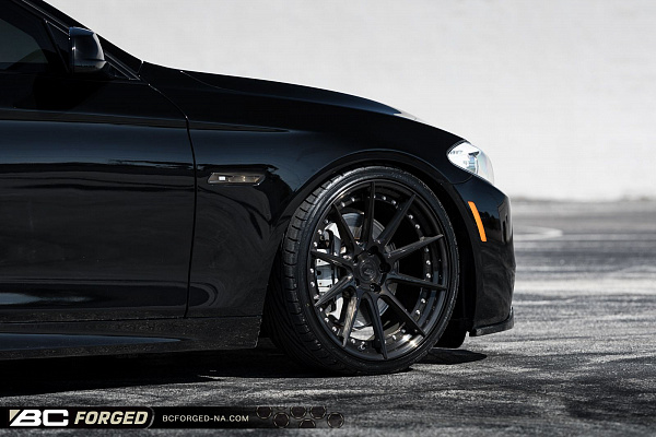 Фото дисков BC Forged HCS04 Глянцевый темный лак на BMW 5/M5 (F10)