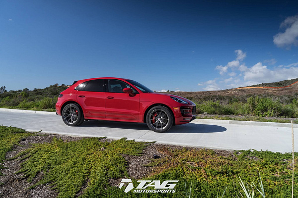 Фото дисков HRE P101 Глянцевый тонированный лак на Porsche Macan I