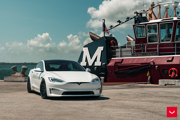 Фото дисков Vossen HF-7 Черный глянец на Tesla Model S
