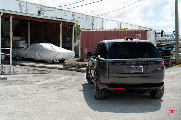 Фото дисков Vossen M-X3 Черный глянец на Land Rover Range Rover V