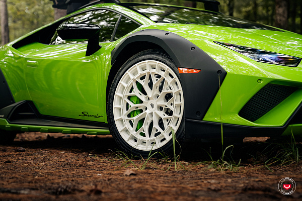 Фото дисков Vossen LC3-02 Белый глянец на Lamborghini Huracan