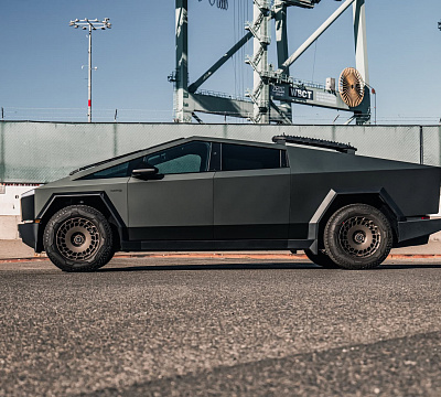 Фото дисков Brixton Forged TR09 AERO1 на Tesla Cybertruck